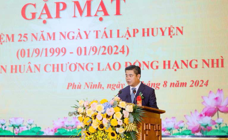 Huyện Phù Ninh tổ chức gặp mặt kỷ niệm 25 năm ngày tái lập huyện (01/9/1999 – 01/9/2024) và đón nhận Huân chương Lao động hạng Nhì